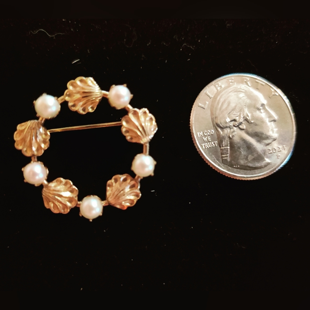 Vintage Elegant Gold Filled Seashell Motif 4mm Cultured Pearl Brooch/pin.